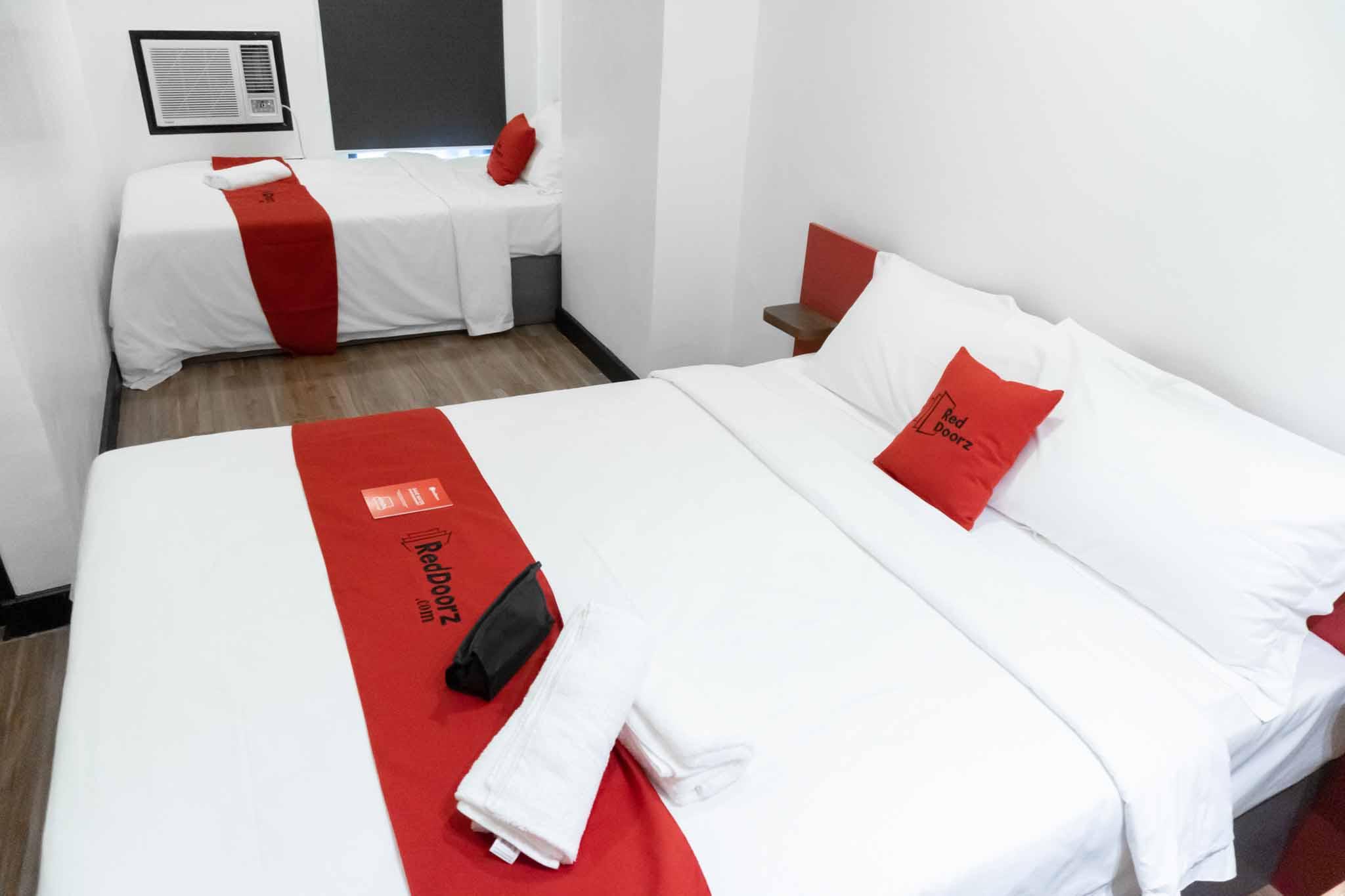 Reddoorz Plus At Mm Hotel Las Pinas Former Reddoorz Plus Near Bamboo Organ מראה חיצוני תמונה