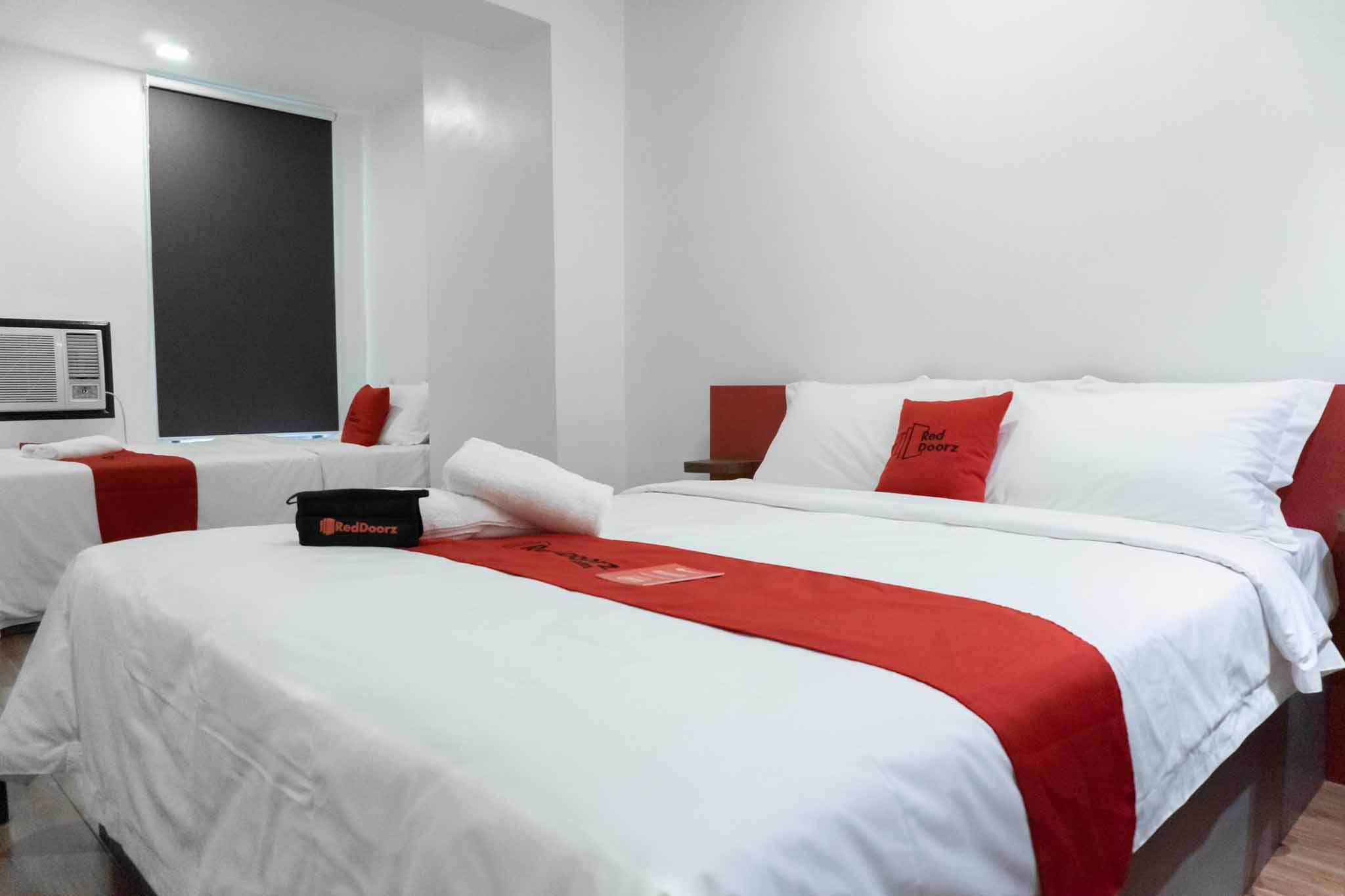 Reddoorz Plus At Mm Hotel Las Pinas Former Reddoorz Plus Near Bamboo Organ מראה חיצוני תמונה
