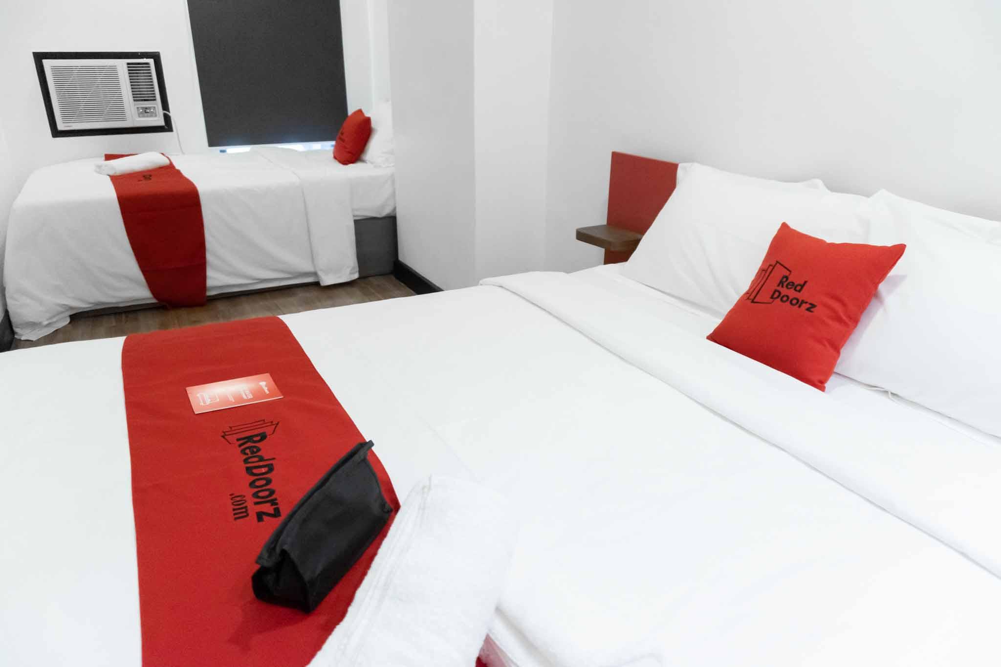 Reddoorz Plus At Mm Hotel Las Pinas Former Reddoorz Plus Near Bamboo Organ מראה חיצוני תמונה