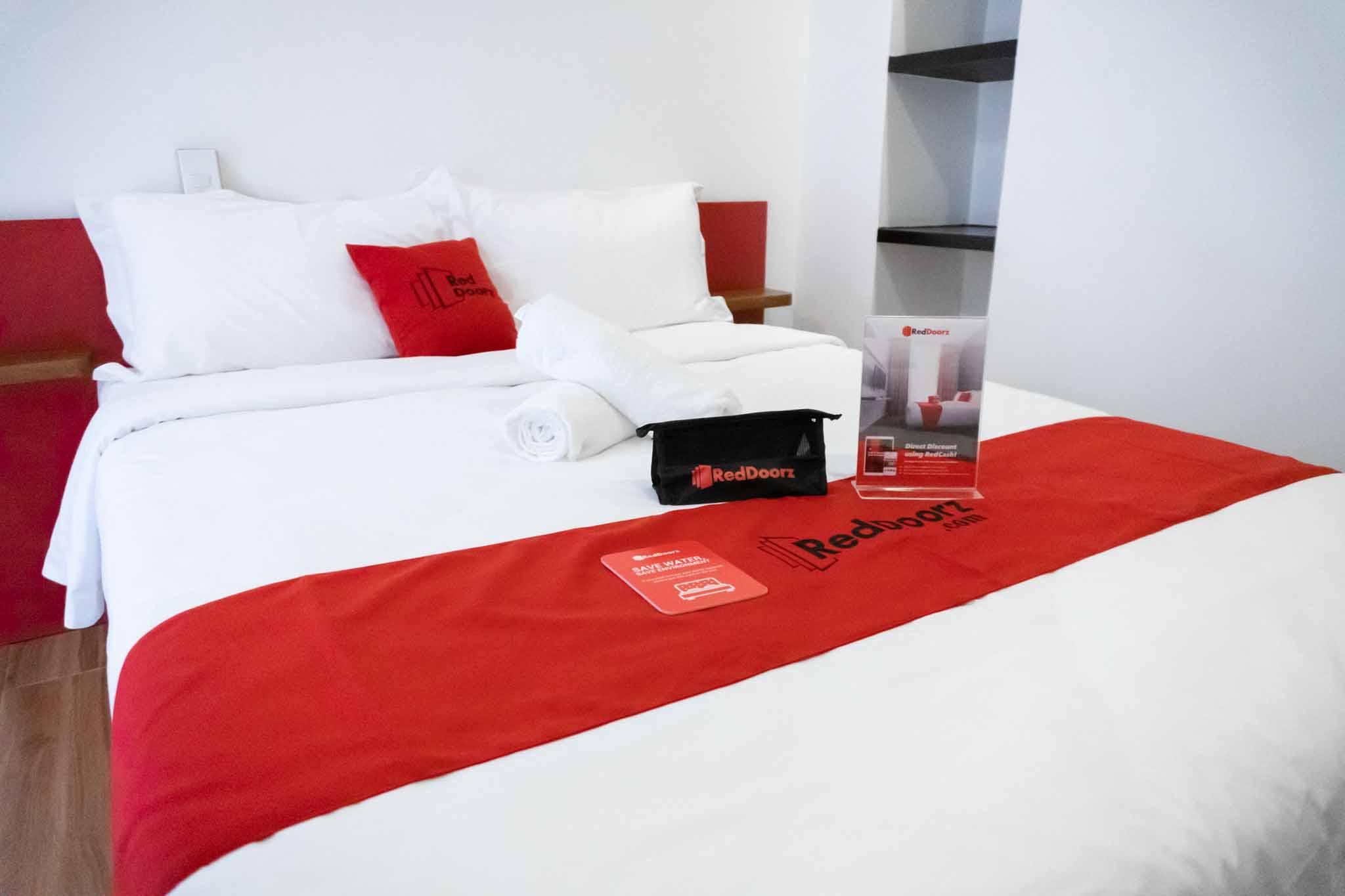 Reddoorz Plus At Mm Hotel Las Pinas Former Reddoorz Plus Near Bamboo Organ מראה חיצוני תמונה