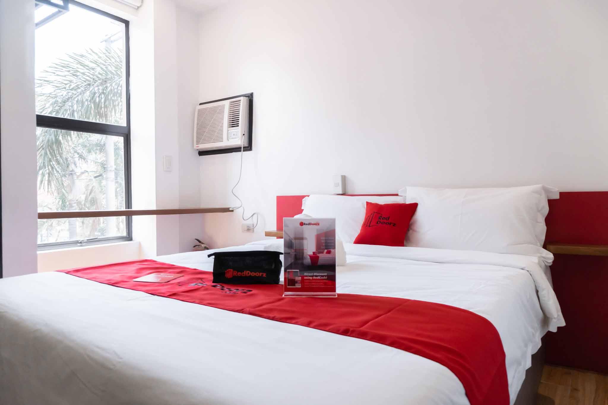 Reddoorz Plus At Mm Hotel Las Pinas Former Reddoorz Plus Near Bamboo Organ מראה חיצוני תמונה