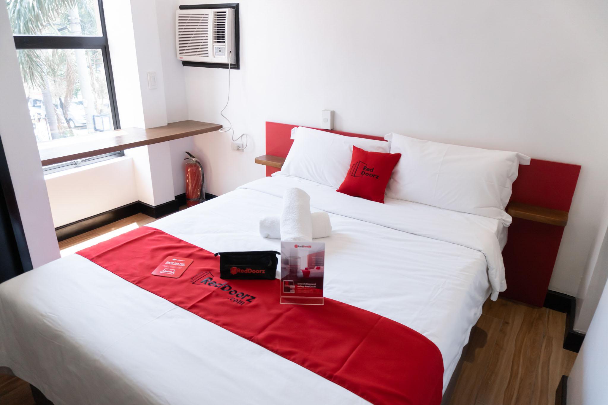 Reddoorz Plus At Mm Hotel Las Pinas Former Reddoorz Plus Near Bamboo Organ מראה חיצוני תמונה