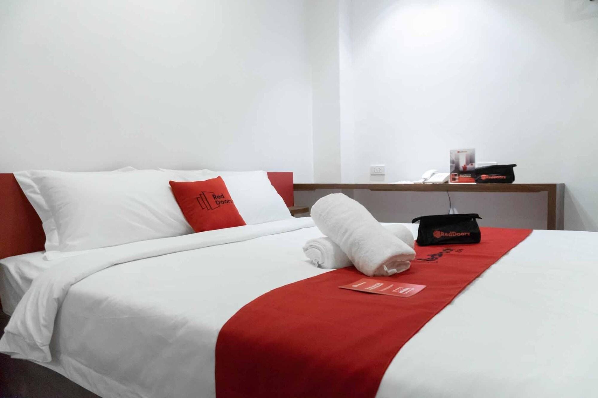 Reddoorz Plus At Mm Hotel Las Pinas Former Reddoorz Plus Near Bamboo Organ מראה חיצוני תמונה
