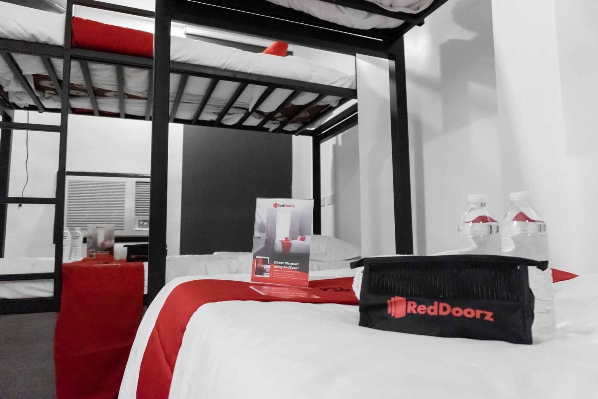 Reddoorz Plus At Mm Hotel Las Pinas Former Reddoorz Plus Near Bamboo Organ מראה חיצוני תמונה