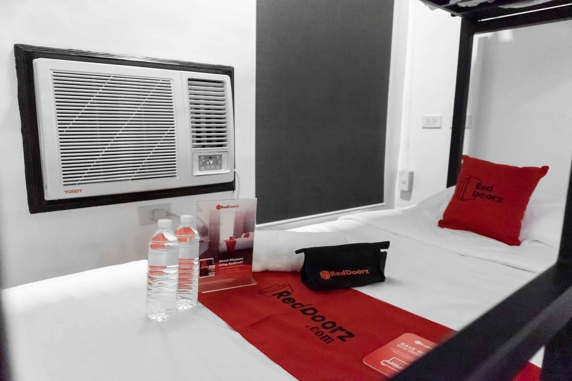 Reddoorz Plus At Mm Hotel Las Pinas Former Reddoorz Plus Near Bamboo Organ מראה חיצוני תמונה