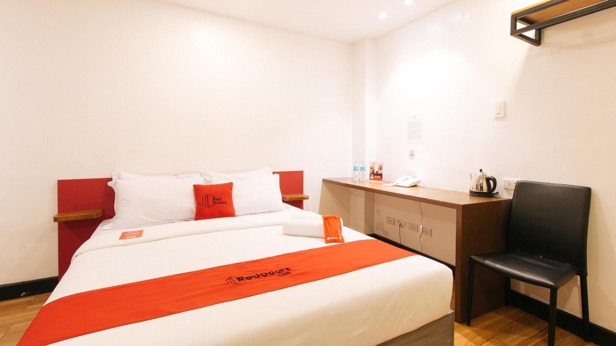 Reddoorz Plus At Mm Hotel Las Pinas Former Reddoorz Plus Near Bamboo Organ מראה חיצוני תמונה