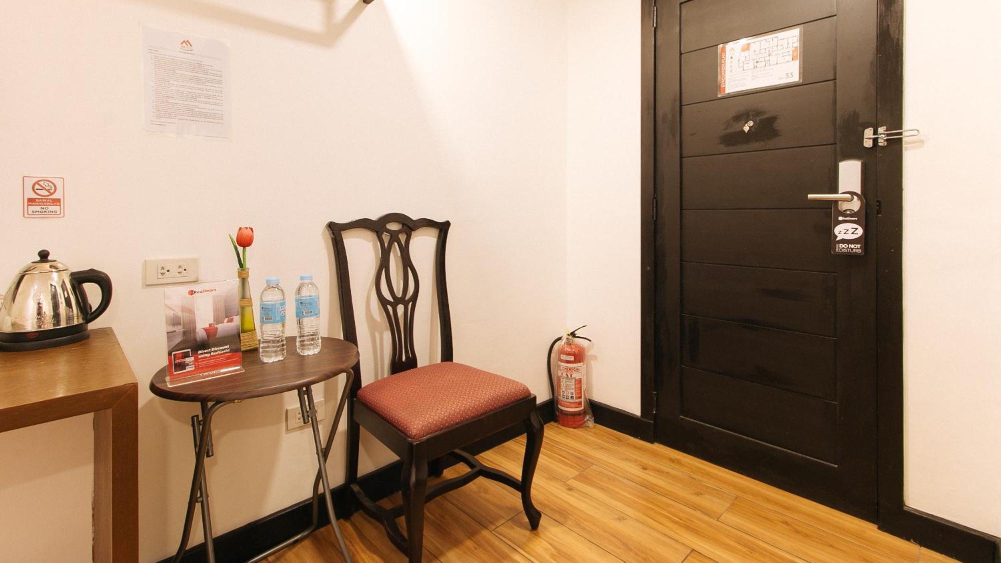 Reddoorz Plus At Mm Hotel Las Pinas Former Reddoorz Plus Near Bamboo Organ מראה חיצוני תמונה