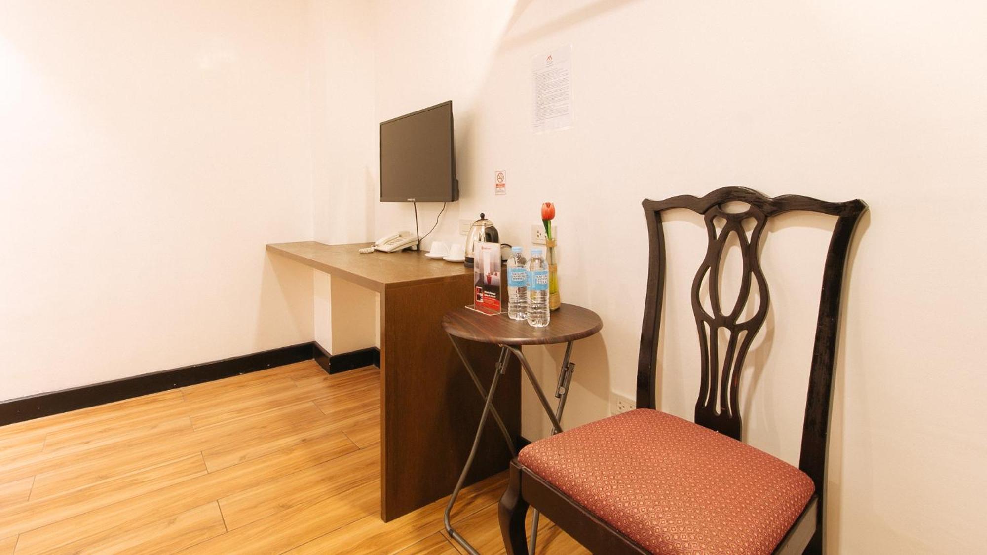 Reddoorz Plus At Mm Hotel Las Pinas Former Reddoorz Plus Near Bamboo Organ מראה חיצוני תמונה
