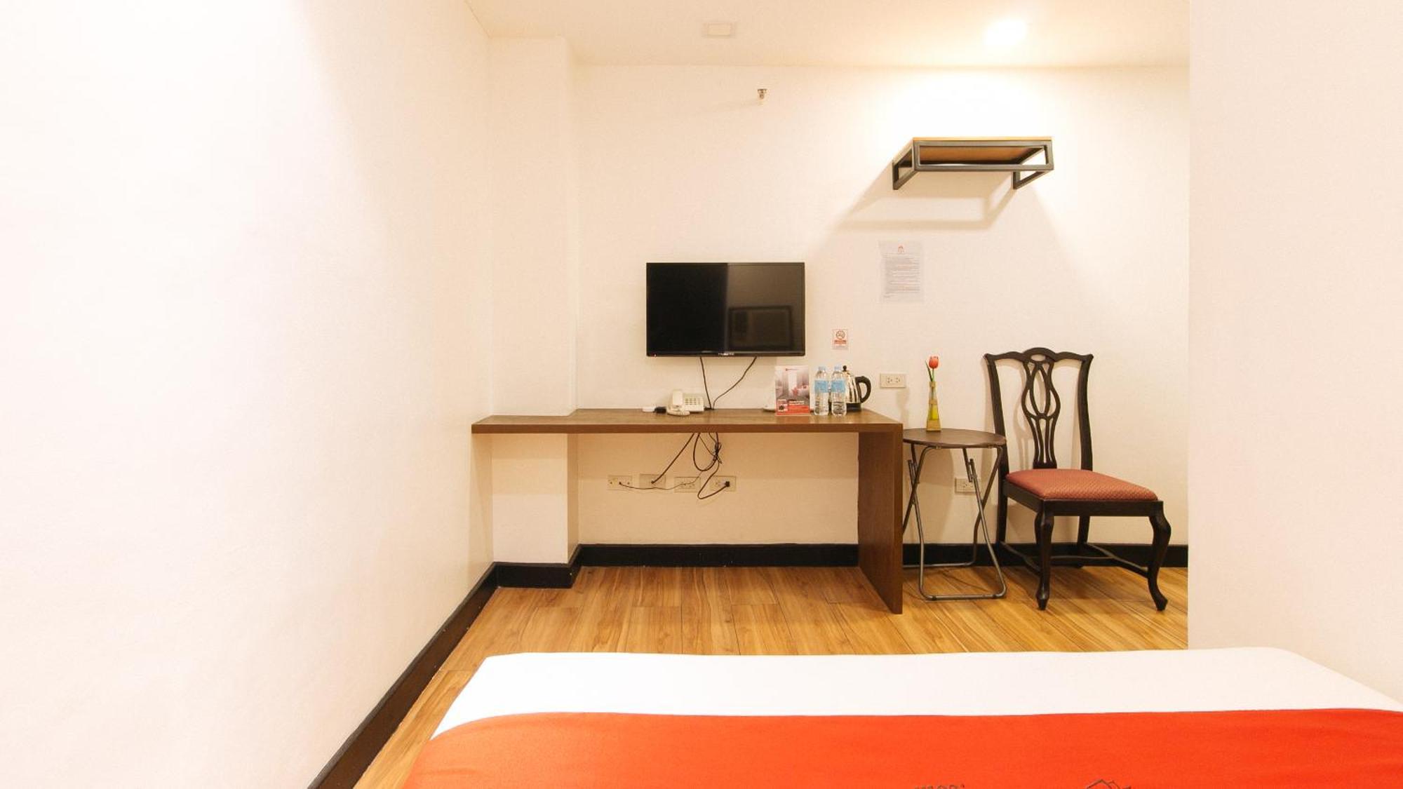Reddoorz Plus At Mm Hotel Las Pinas Former Reddoorz Plus Near Bamboo Organ מראה חיצוני תמונה