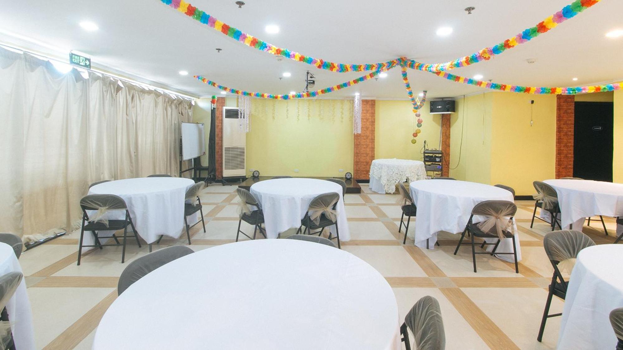 Reddoorz Plus At Mm Hotel Las Pinas Former Reddoorz Plus Near Bamboo Organ מראה חיצוני תמונה