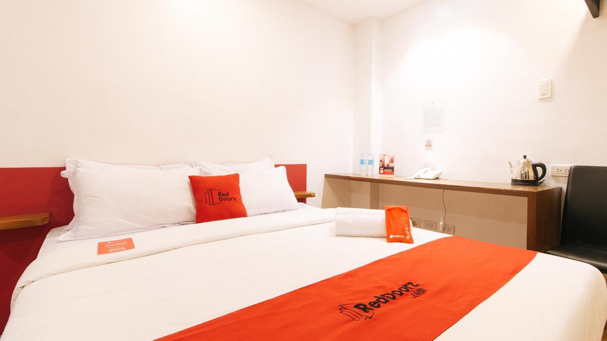 Reddoorz Plus At Mm Hotel Las Pinas Former Reddoorz Plus Near Bamboo Organ מראה חיצוני תמונה