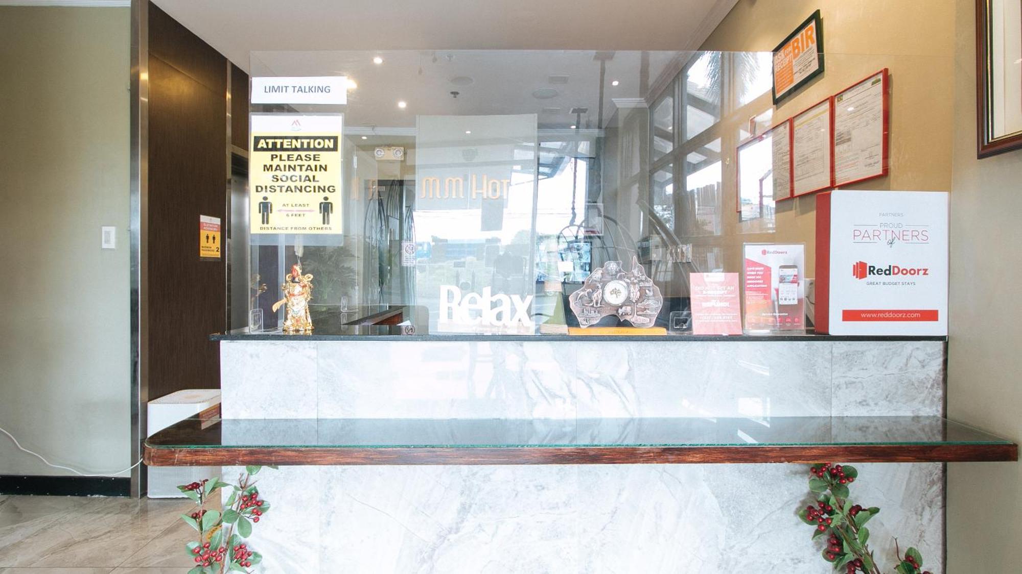 Reddoorz Plus At Mm Hotel Las Pinas Former Reddoorz Plus Near Bamboo Organ מראה חיצוני תמונה